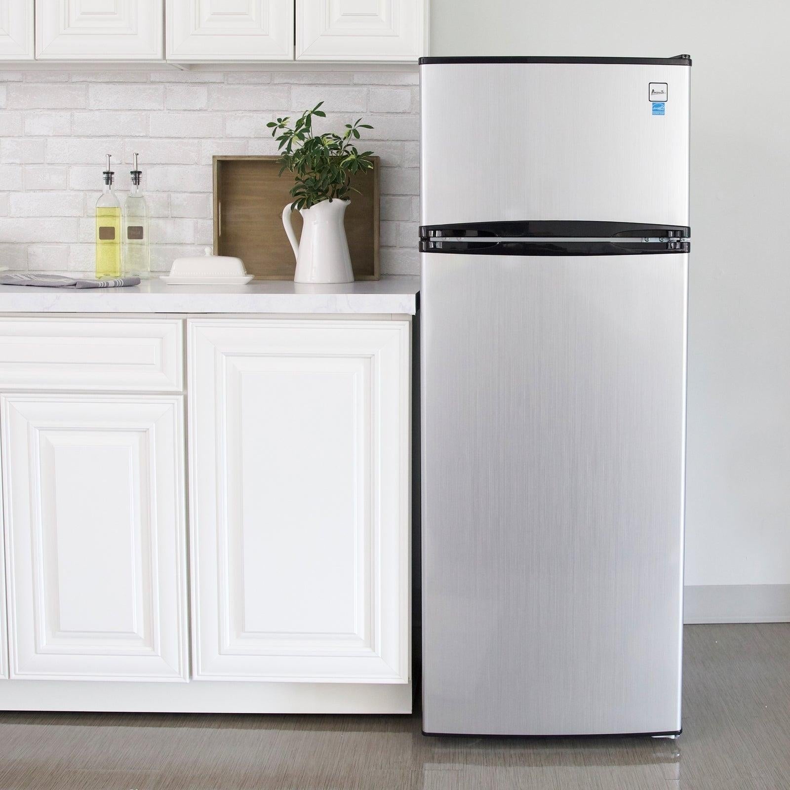 Avanti RA733B3S 22 Inch Freestanding Top Freezer Refrigerator