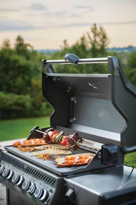 Napoleon RSE625RSIBPSS1 Stainless Steel, Liquid Propane