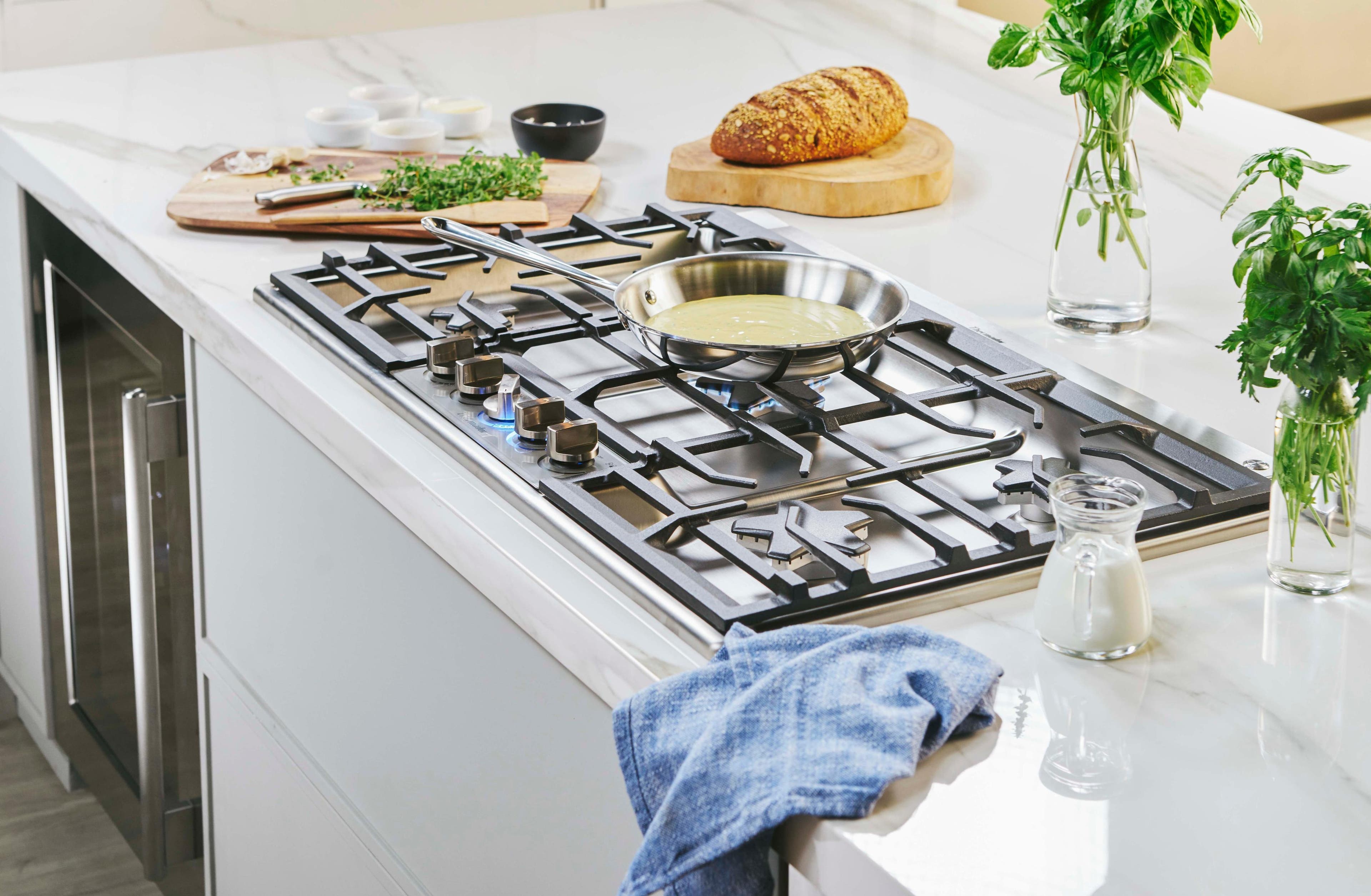 Thermador SGSXP365TS Stainless Steel, Pedestal Burners