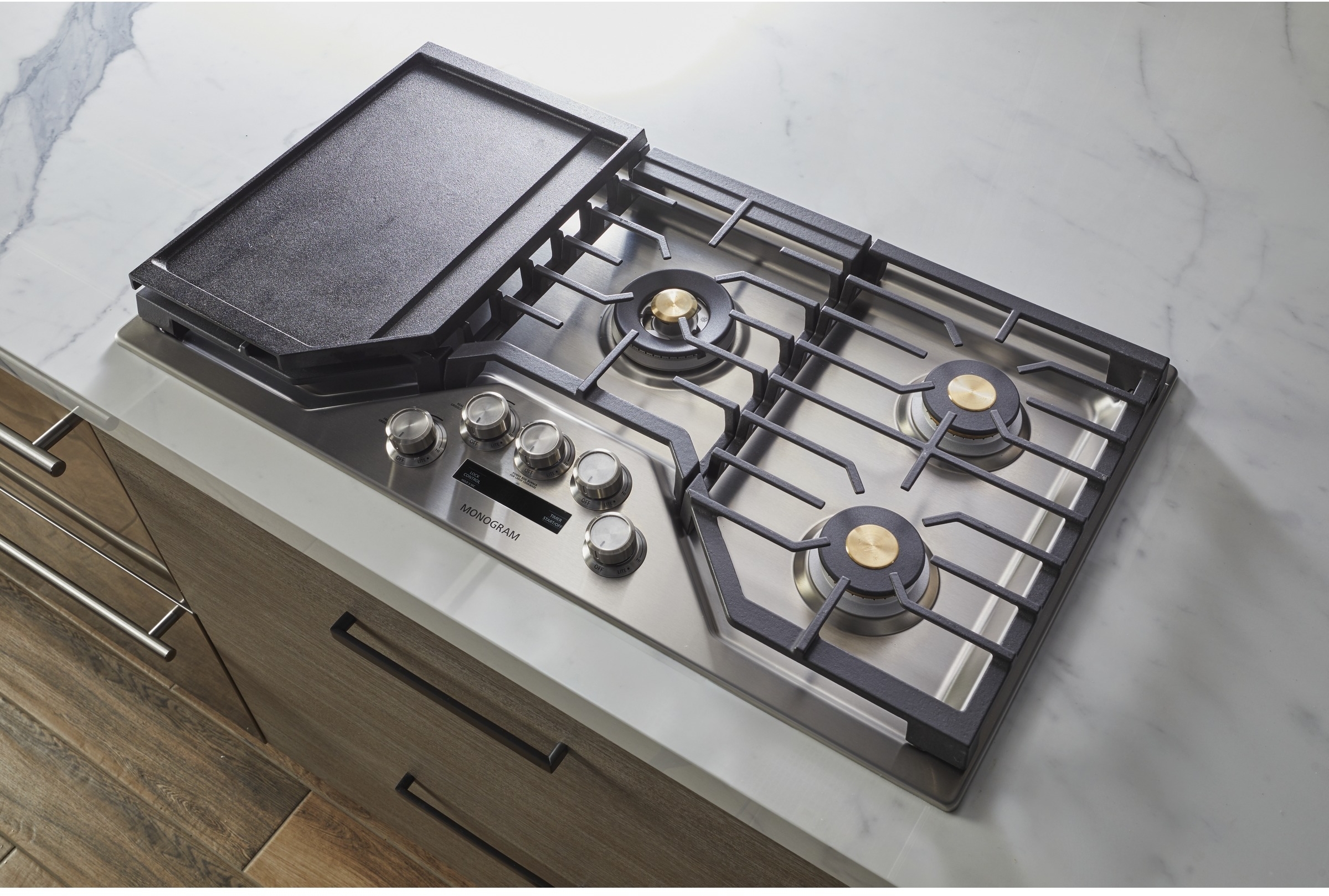 Monogram ZGU36ESLSS 36 Inch Smart Gas Cooktop Stainless Steel