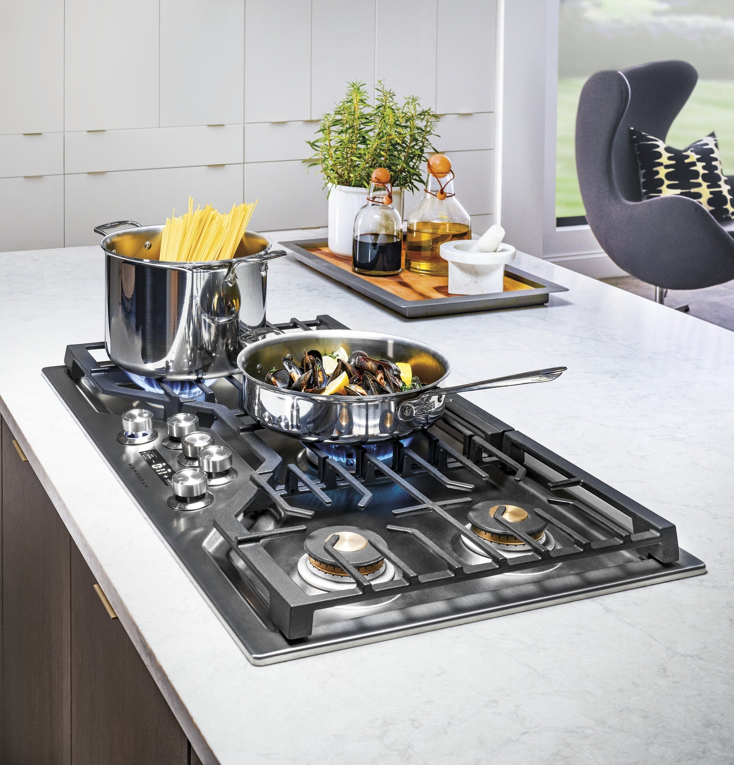 Monogram ZGU36ESLSS 36 Inch Smart Gas Cooktop Stainless