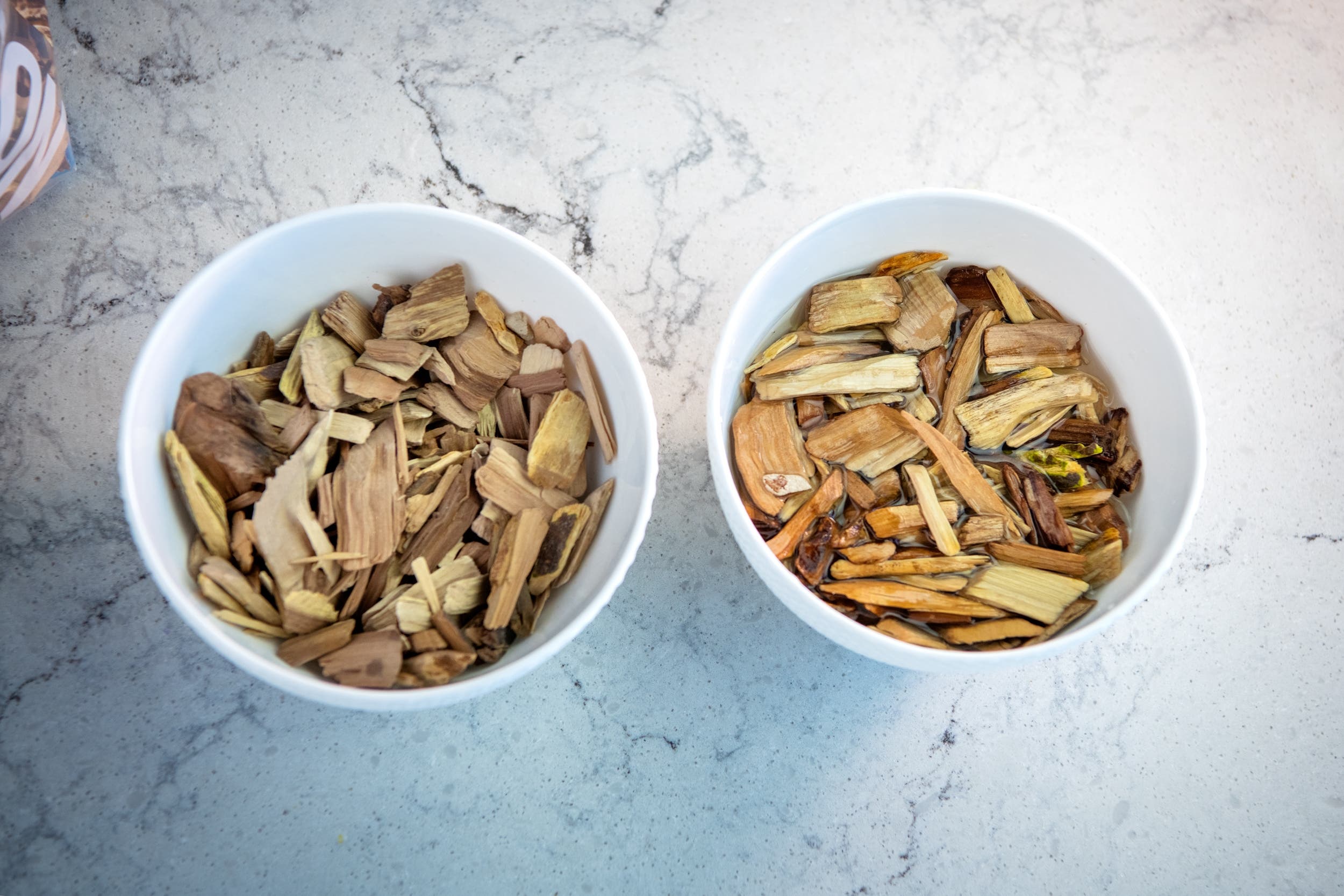 Napoleon 67007 Apple Wood Chips (2 lbs.)