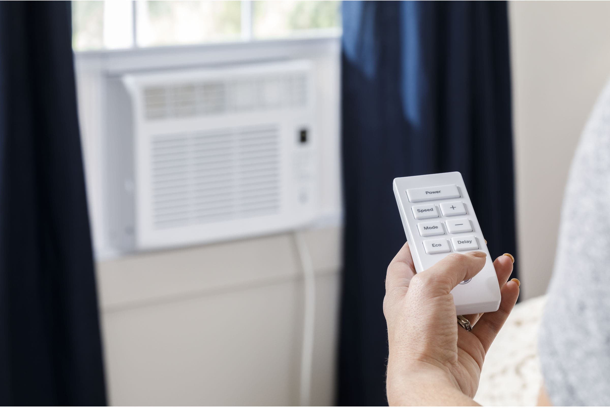 GE AHW05LZ 5,000 Btu, White