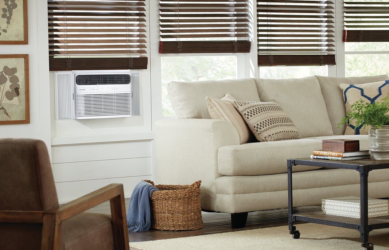 Frigidaire FHWH124WB2 White