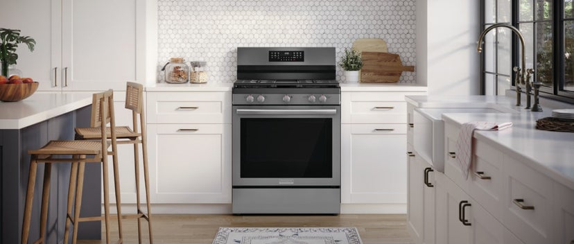 Frigidaire GCRG3060BD 30" Gas Range with No Preheat + Air Fry: Black Sta...