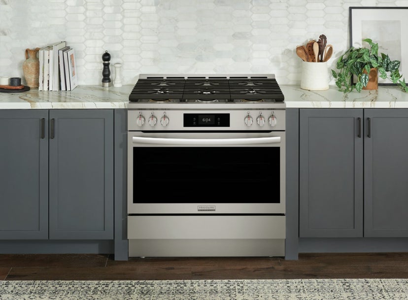 Frigidaire GCFG3661AF 36 Inch Freestanding Gas Range with 6 Sealed Burne...