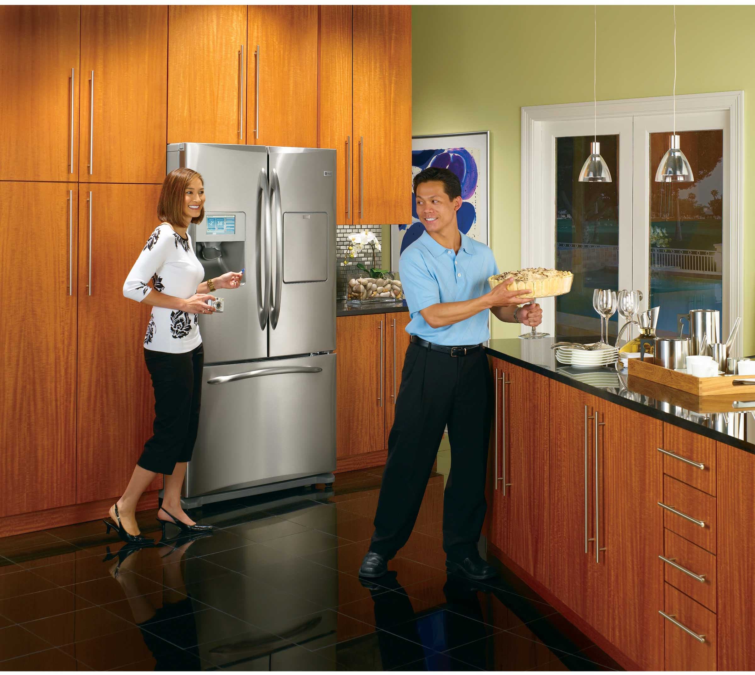 GE PFSS6SMXSS With Refreshment Center