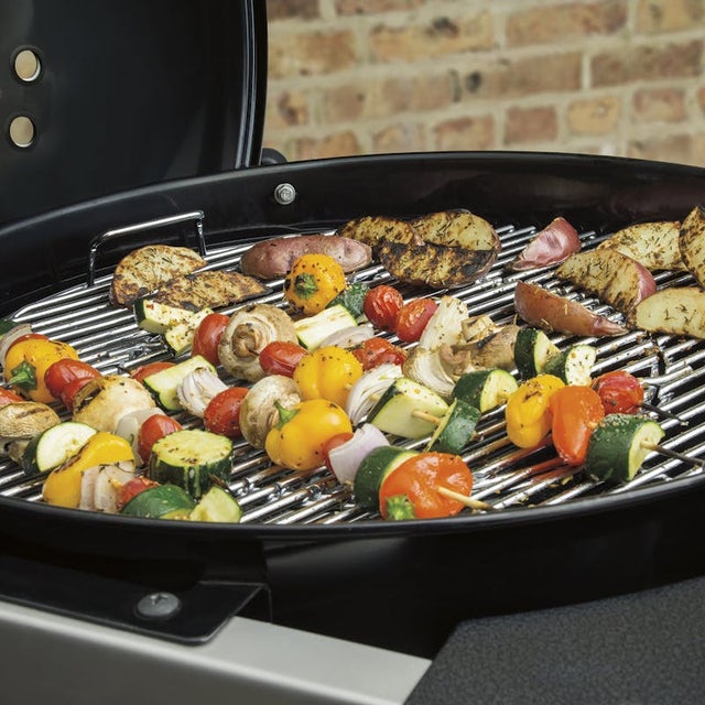 Weber 15503001 22 Inch Performer® Deluxe Charcoal Grill with 363 ...