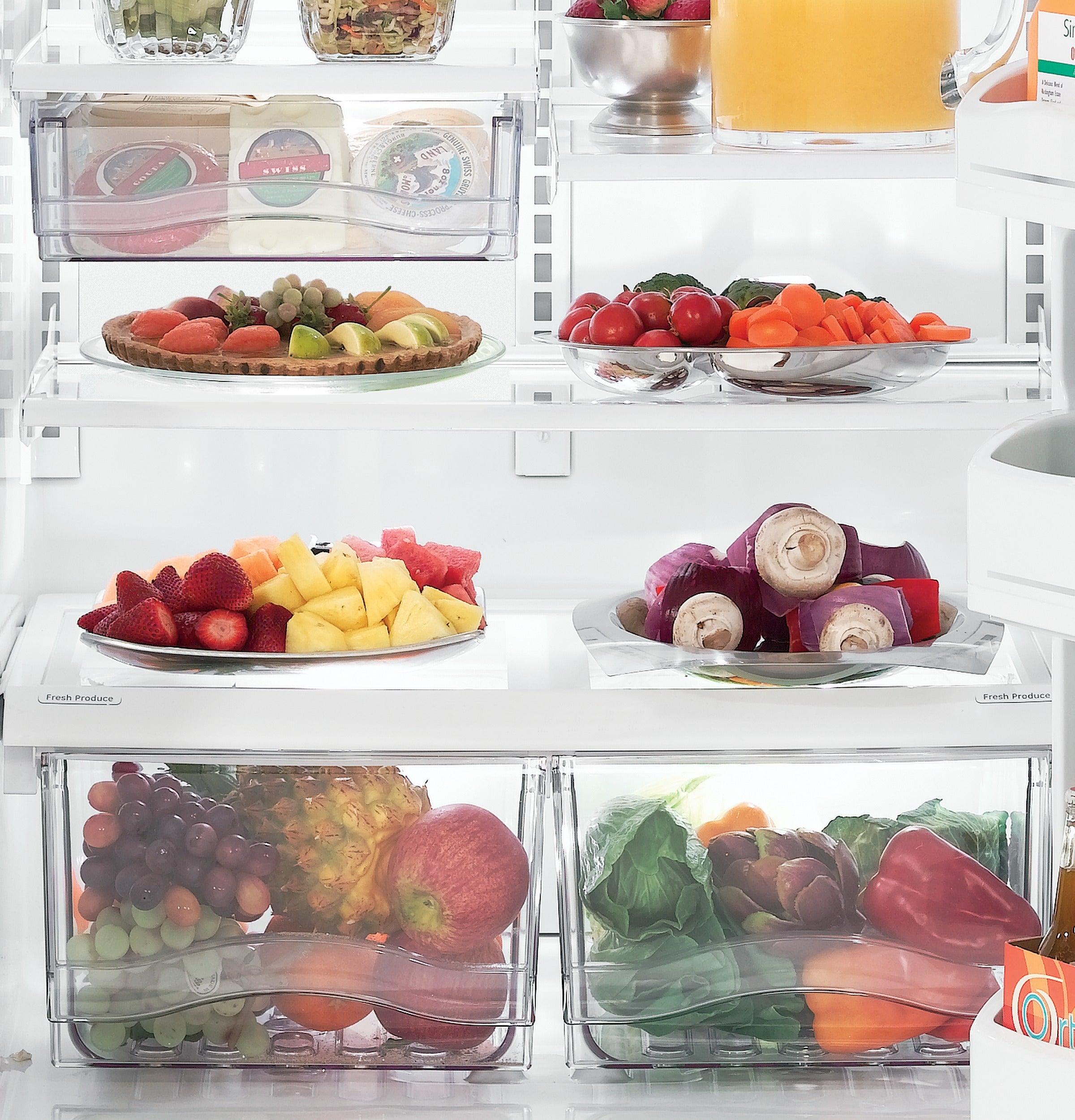 GE GBSC0HBXCC 20.3 cu. ft. Bottom-Freezer Refrigerator
