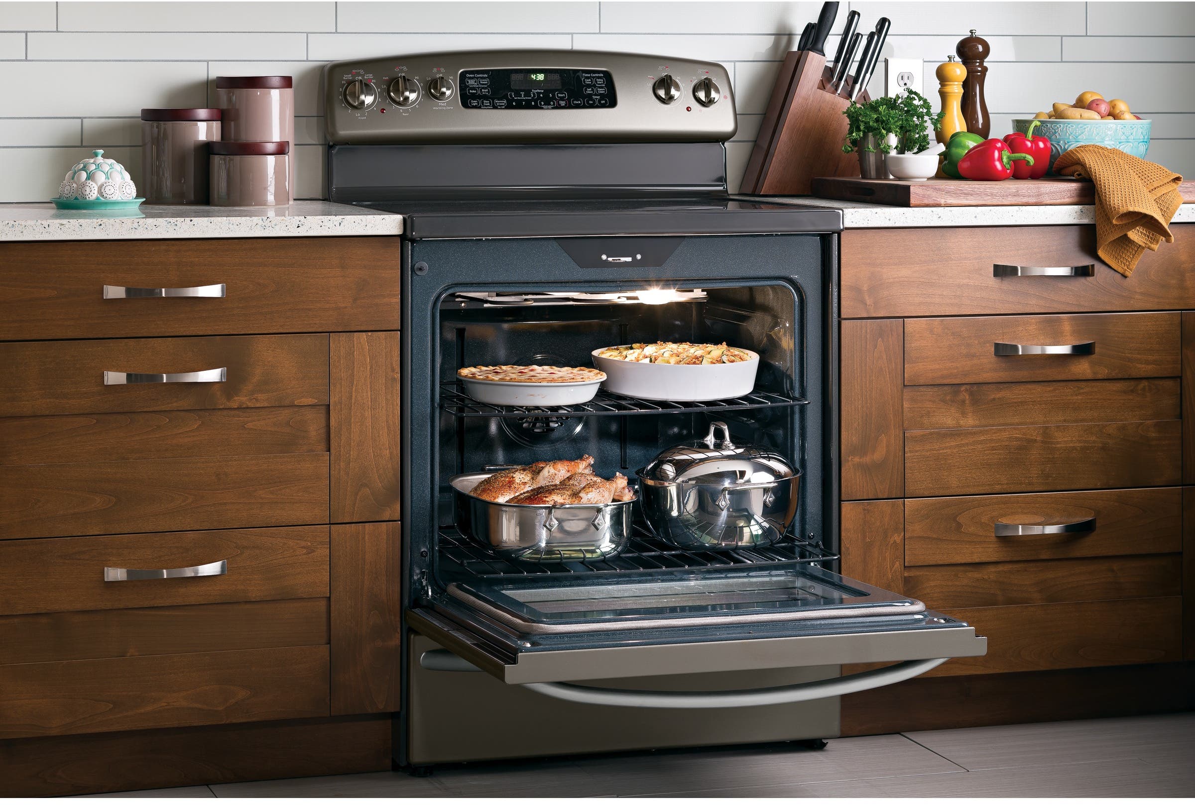 GE JB705EDES 30" Free-Standing Electric Range