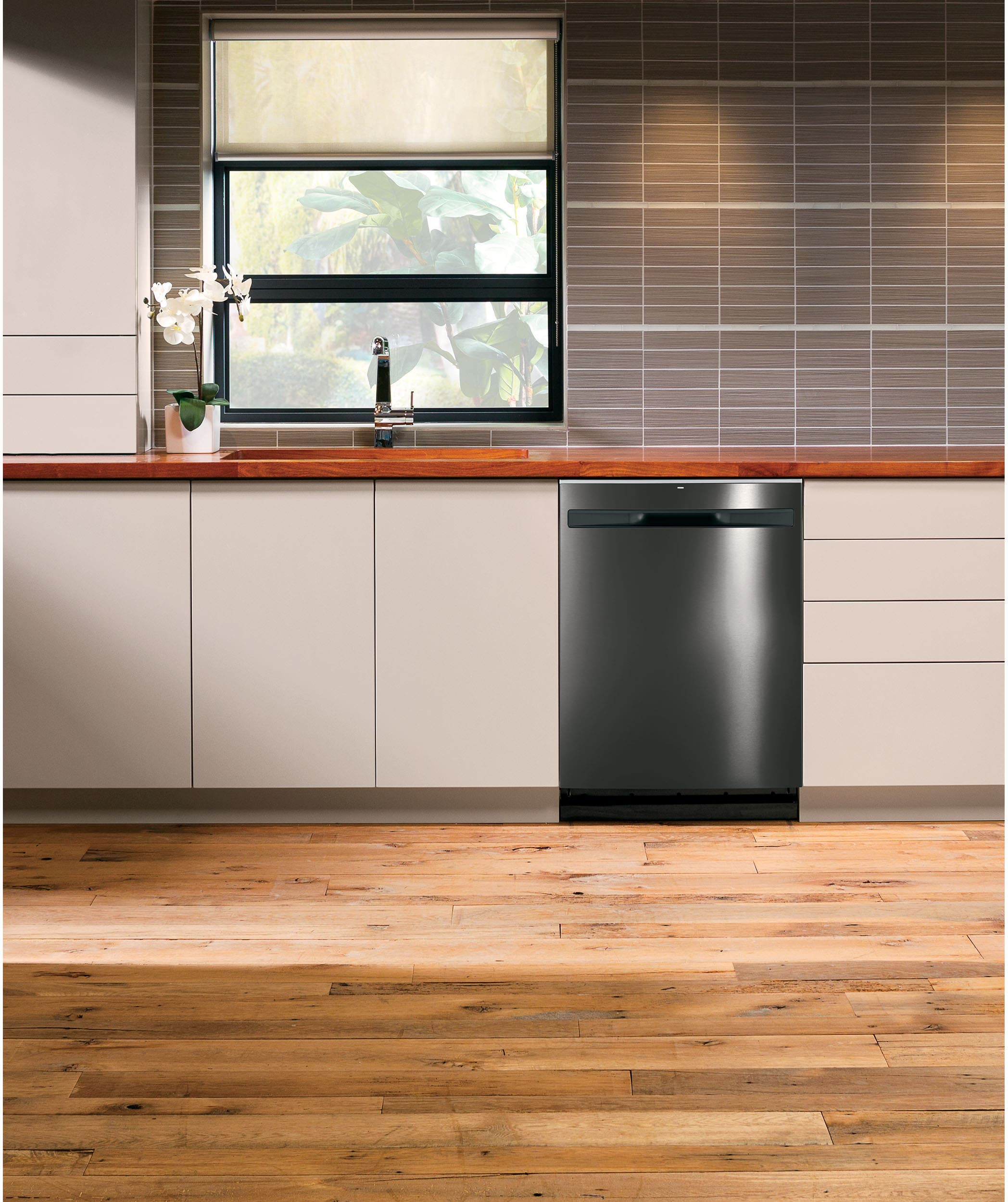 GE GDP695SBMTS Black Stainless