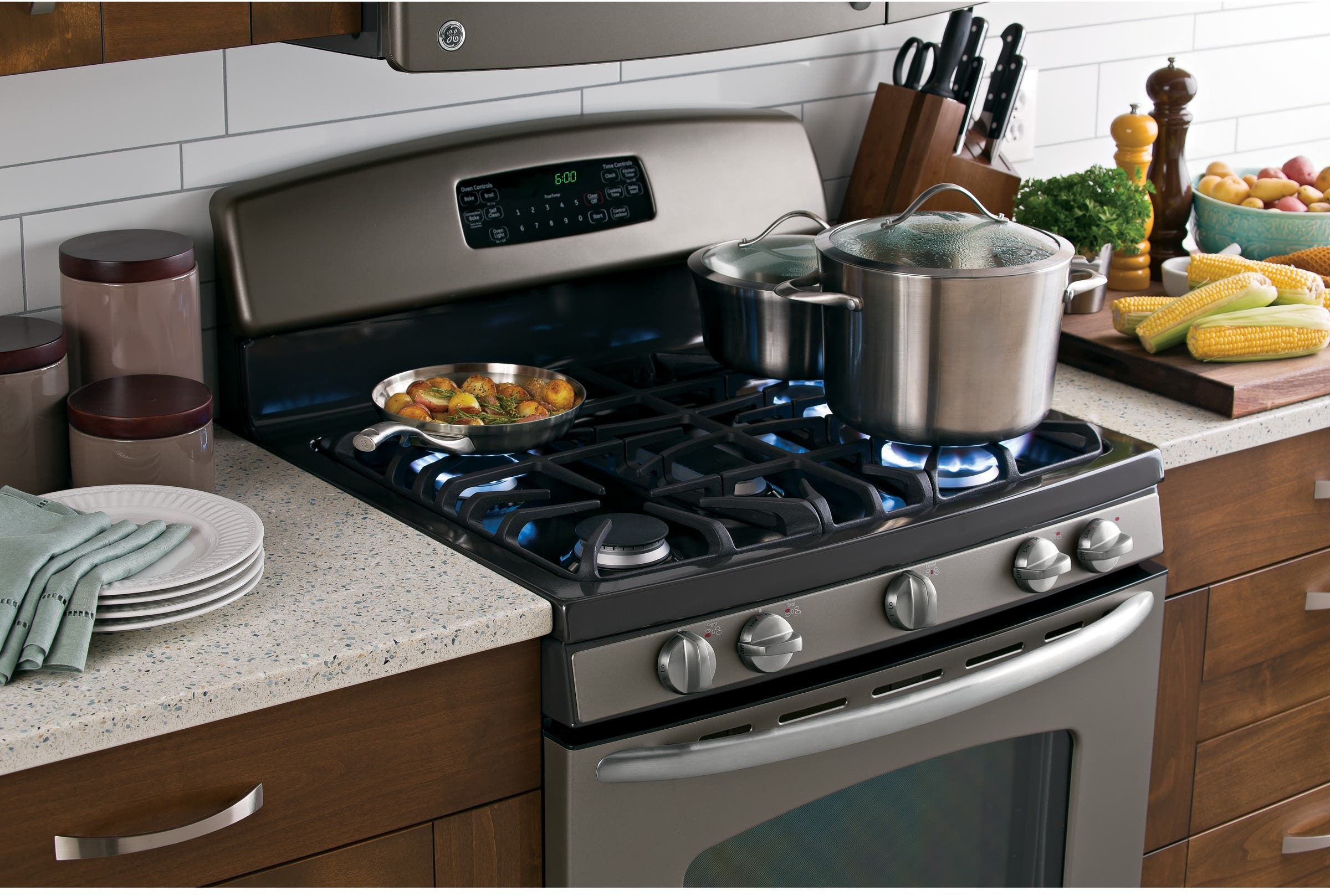 GE JGB600EEDES 30" Freestanding Gas Range