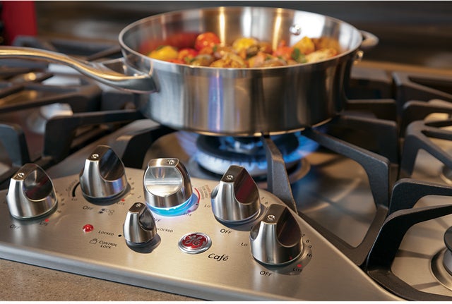 GE CGP650SETSS 36 Inch Gas Cooktop with Griddle Accessory, Precis...