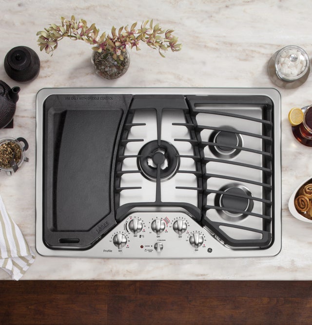 GE PGP959SETSS 30 Inch Gas Cooktop with Tri-Ring Burner, Griddle,...
