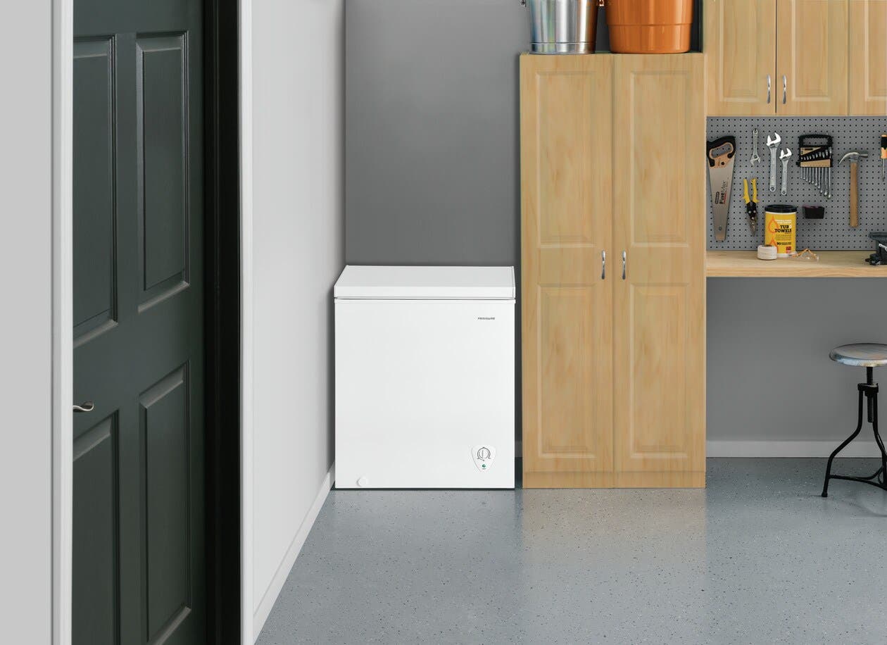 Frigidaire FFFC05M2UW 5 Cu. Ft., 29 Inch