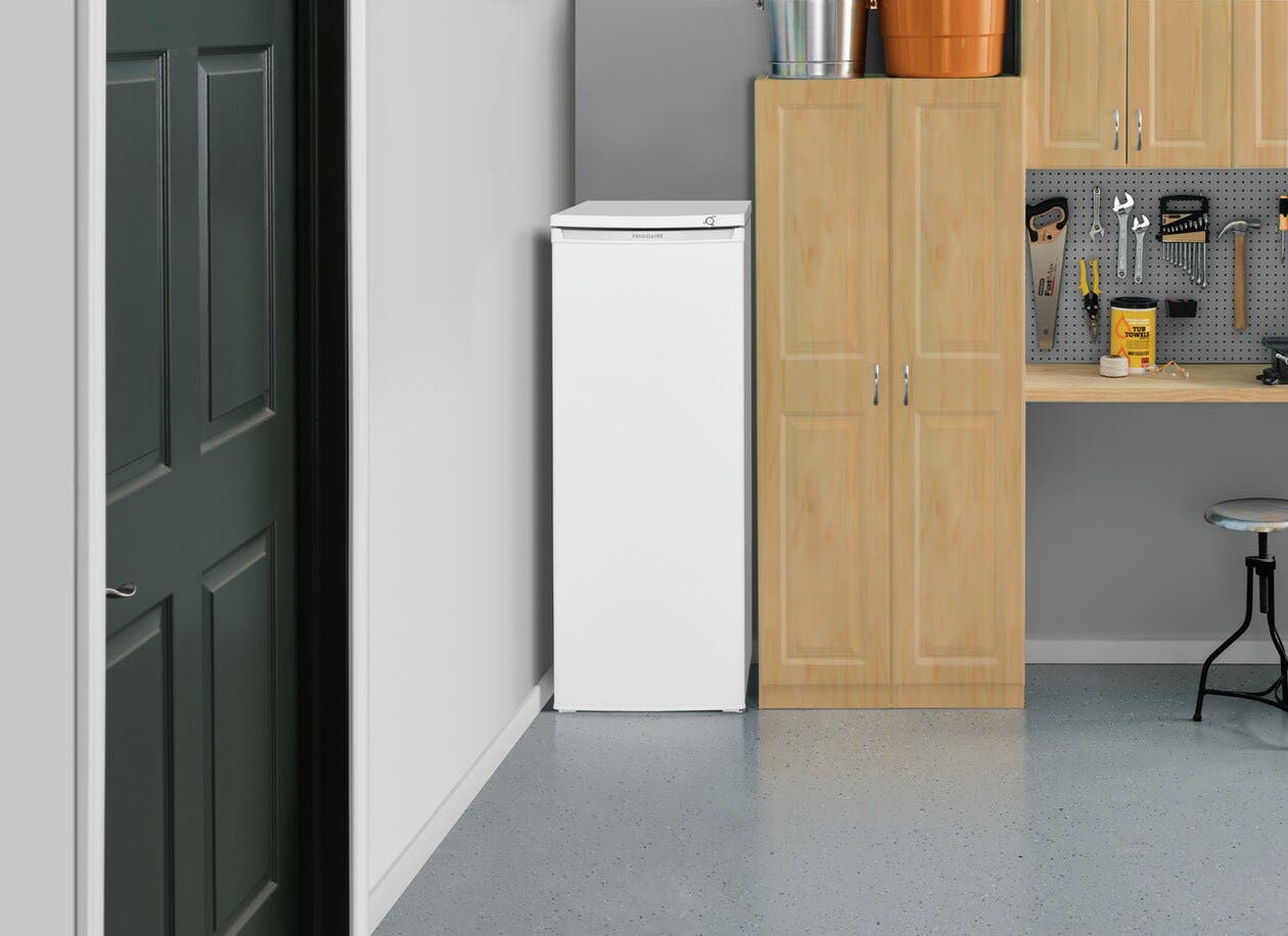 Frigidaire FFFU06M1TW White