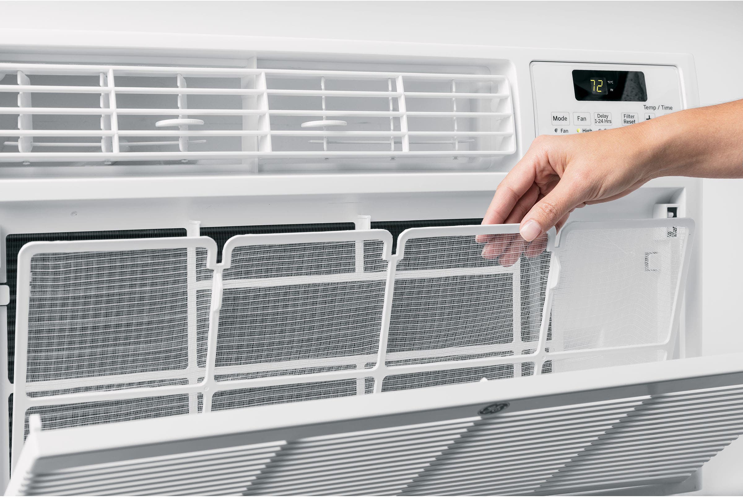 GE AKCQ12DCA White with 12000 BTU