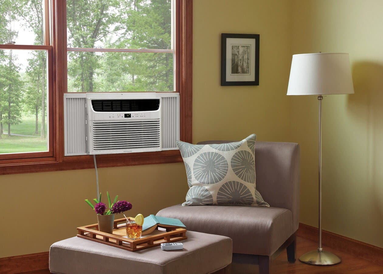Frigidaire FFRA102ZA1 White