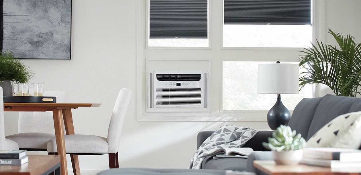 Frigidaire FFRE123WAE White