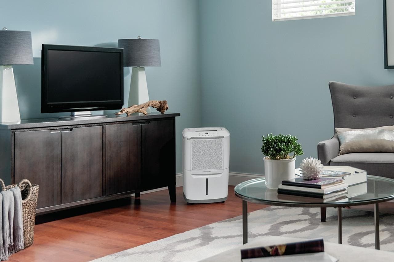 Frigidaire FGAC7044U1 White