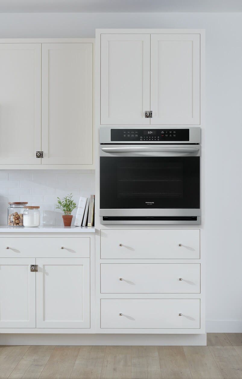 Frigidaire FGEW3069UF Stainless Steel, Single Oven