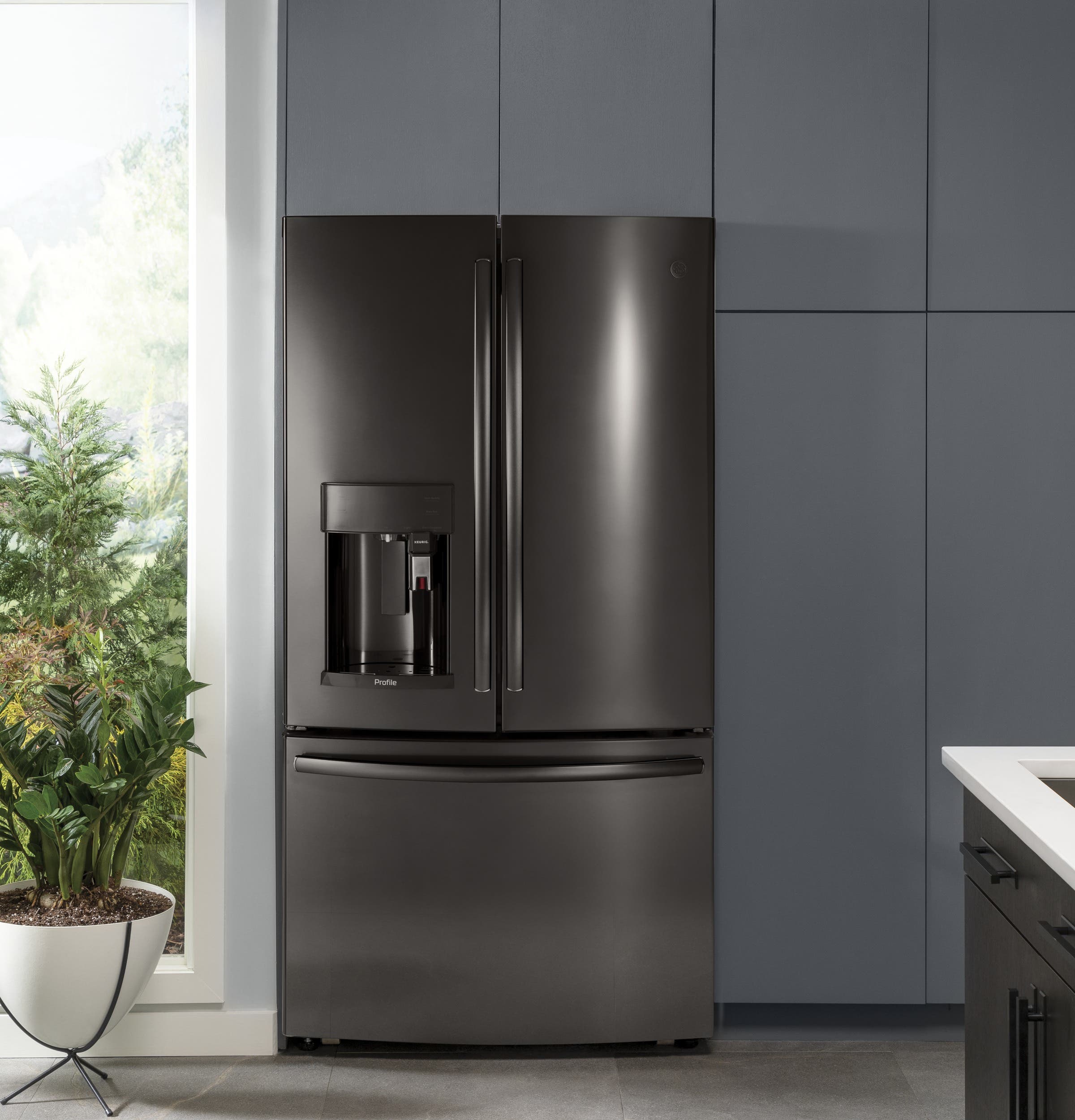 GE PFE28PBLTS Black Stainless Steel