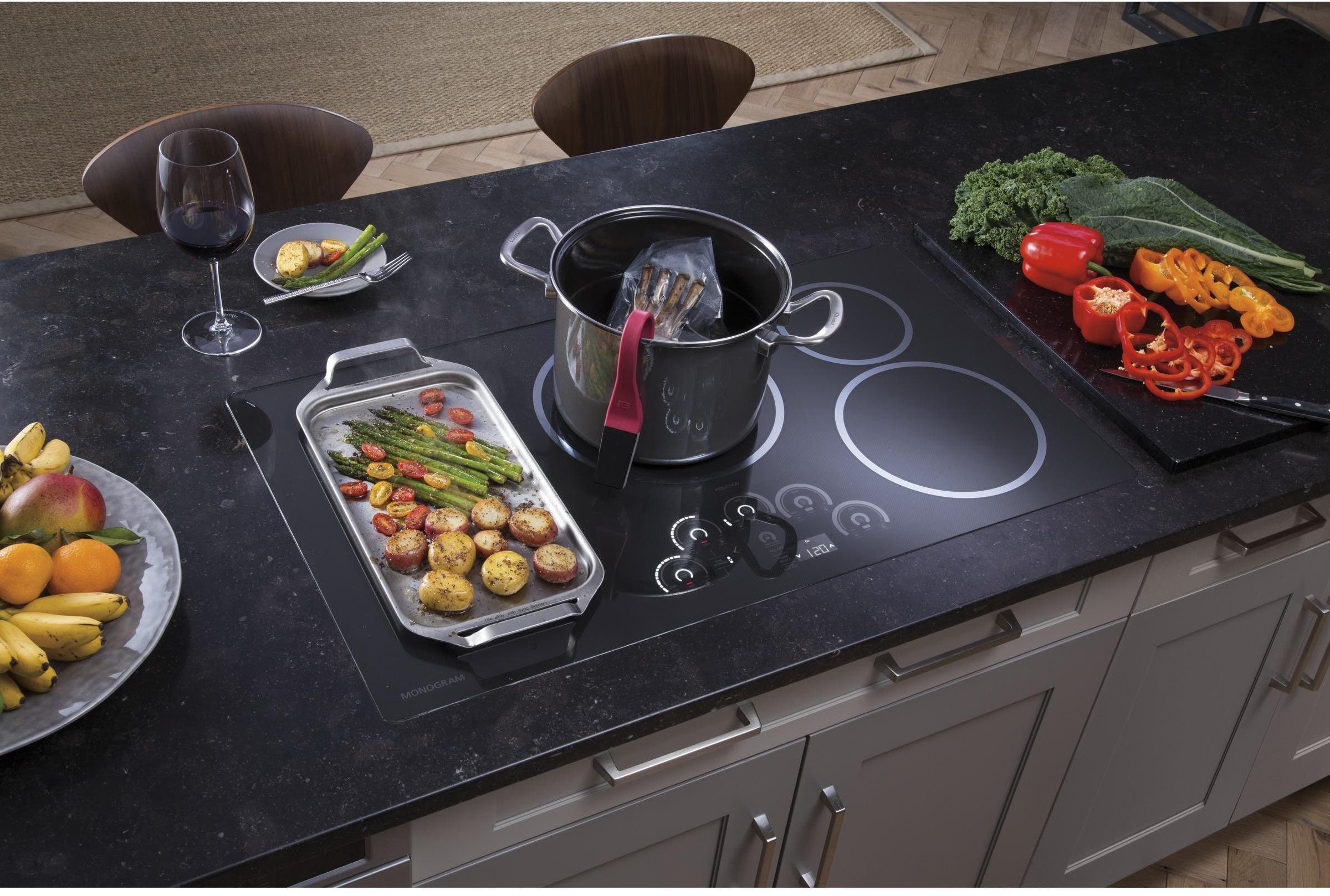 Monogram ZHU36RDJBB Black