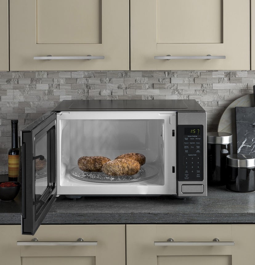 GE GCST16S1WSS 1.6 cu. ft. Countertop Microwave Oven with 1,150 W...