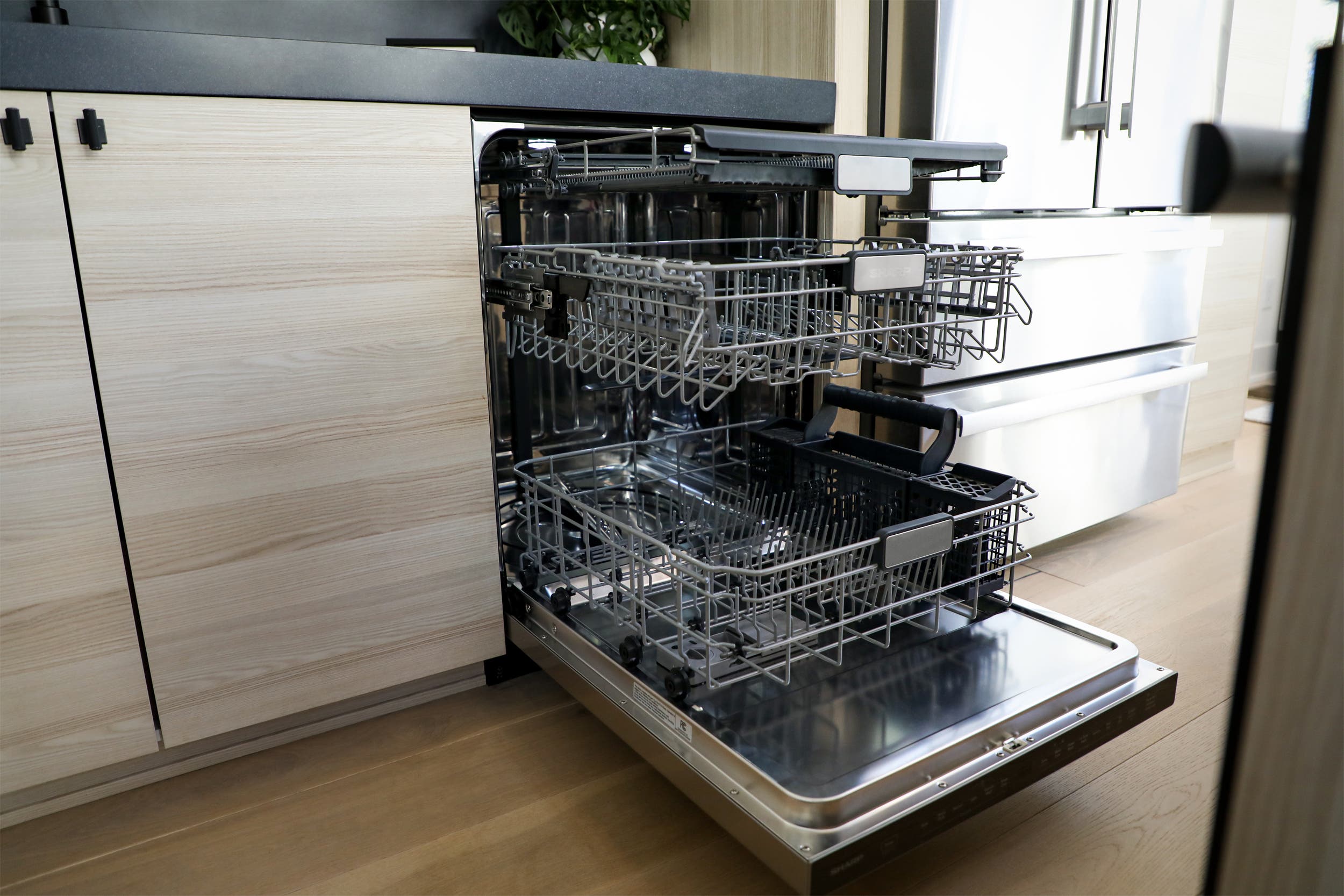 Sharp SDW6767HS Stainless Steel