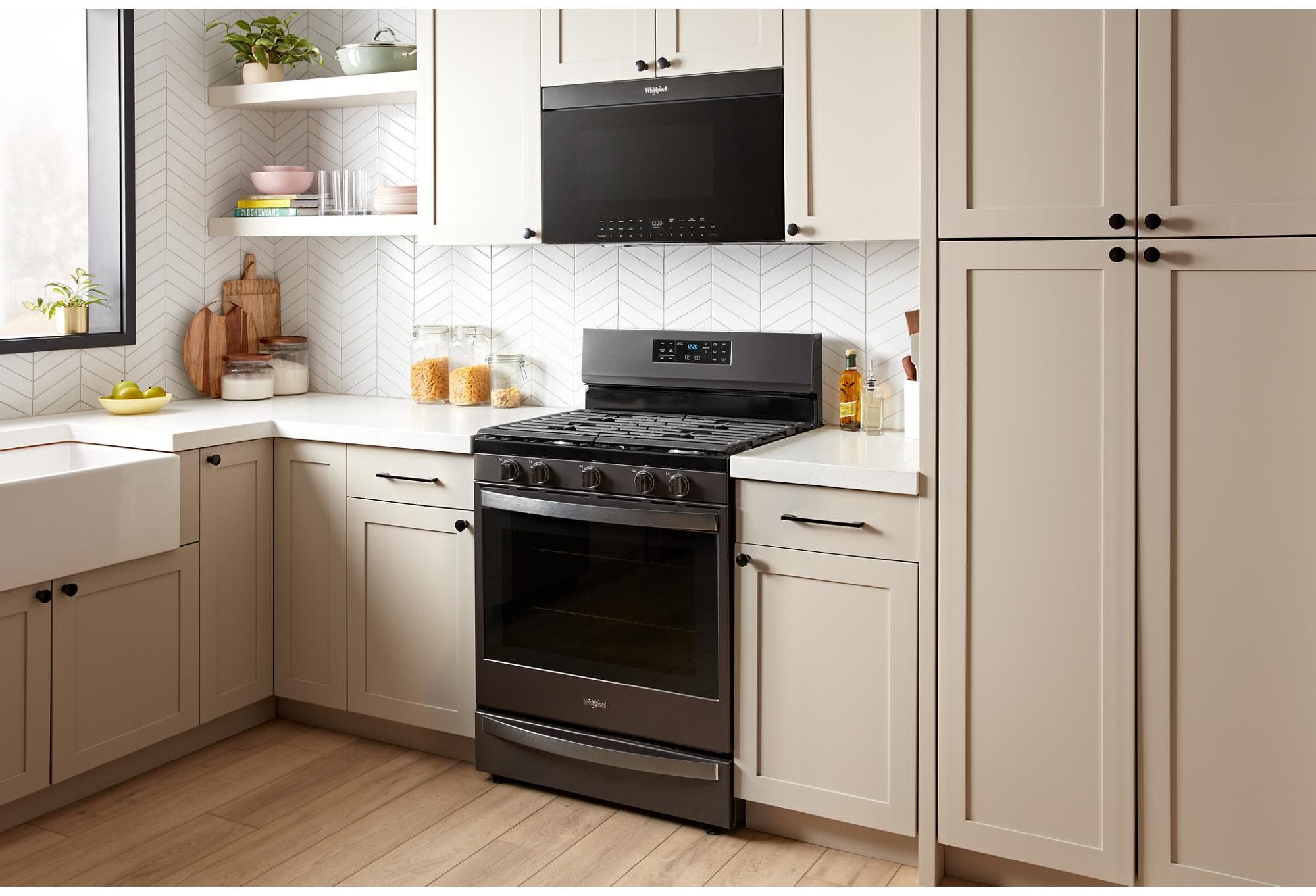 Whirlpool WMMF7530RV Fingerprint Resistant Black Stainless Steel