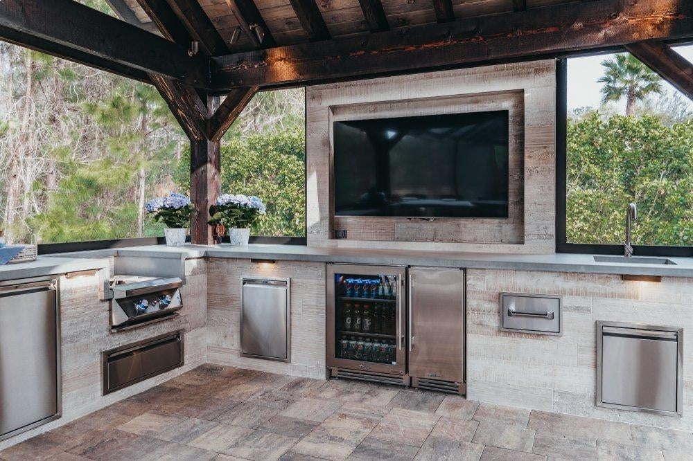 True Residential TUR24LOGC 24 Inch Built-In Counter Depth