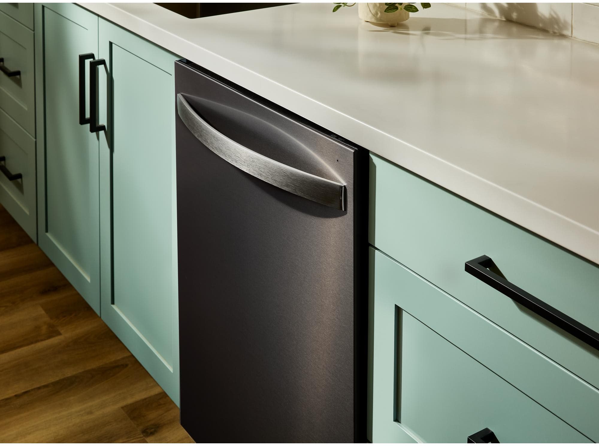 Whirlpool WDTS8024SV Fingerprint-Resistant Black Stainless Steel