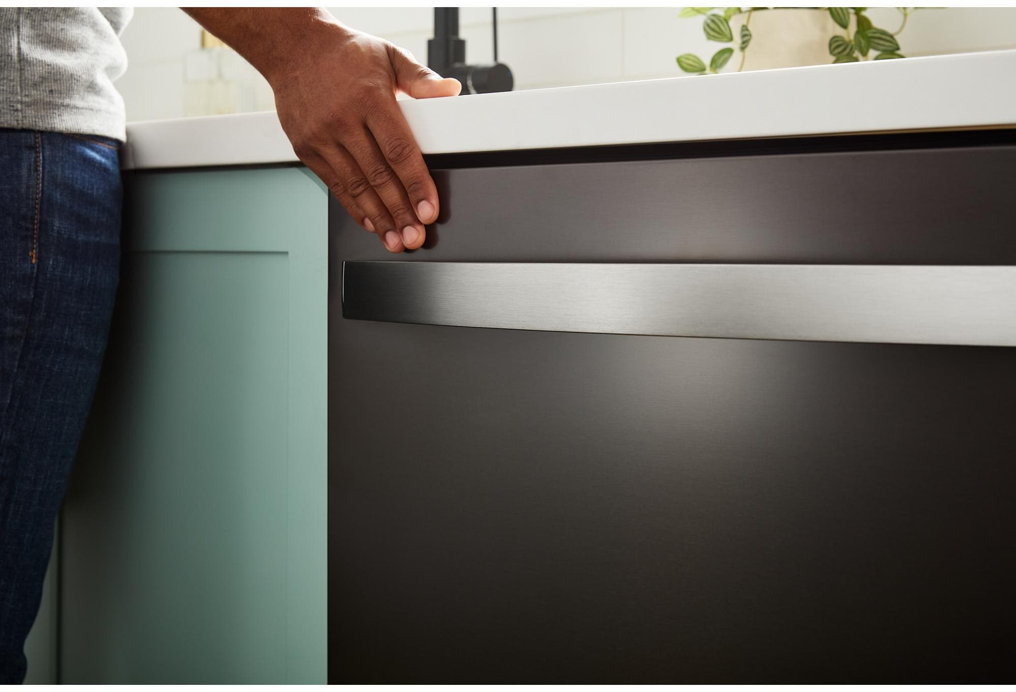 Whirlpool WDTS8024SV Fingerprint-Resistant Black Stainless Steel