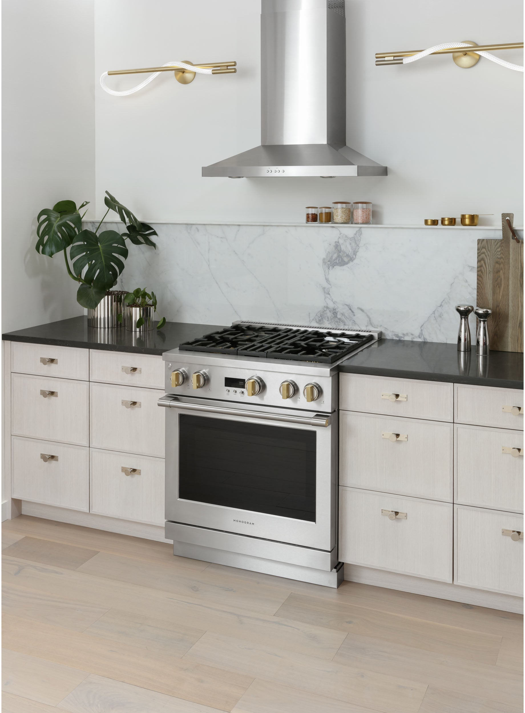 Monogram Range Hood - Thumbnail 3