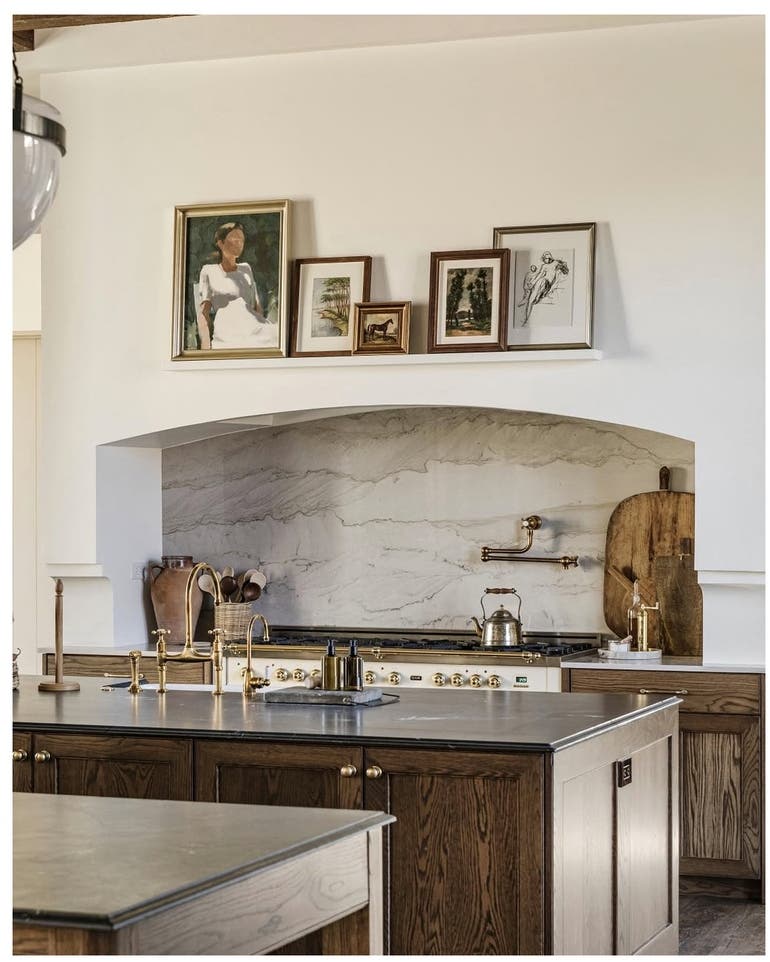 Ilve UP60FNMPAWGLP Antique White, Brass Trim, Triple Glass Door