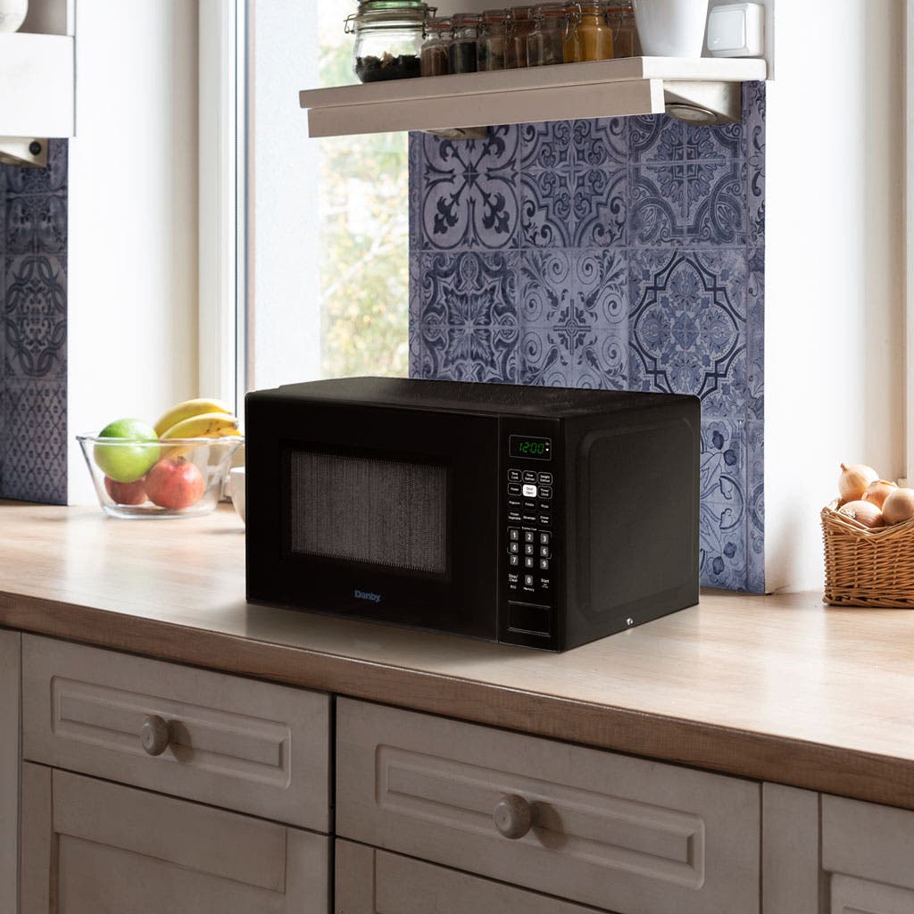Danby DBMW0721BBB Black