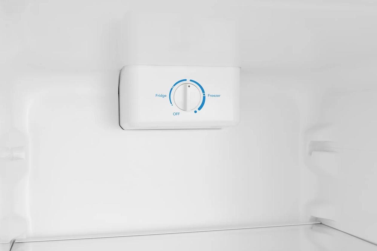 Frigidaire FFUE0726AW White