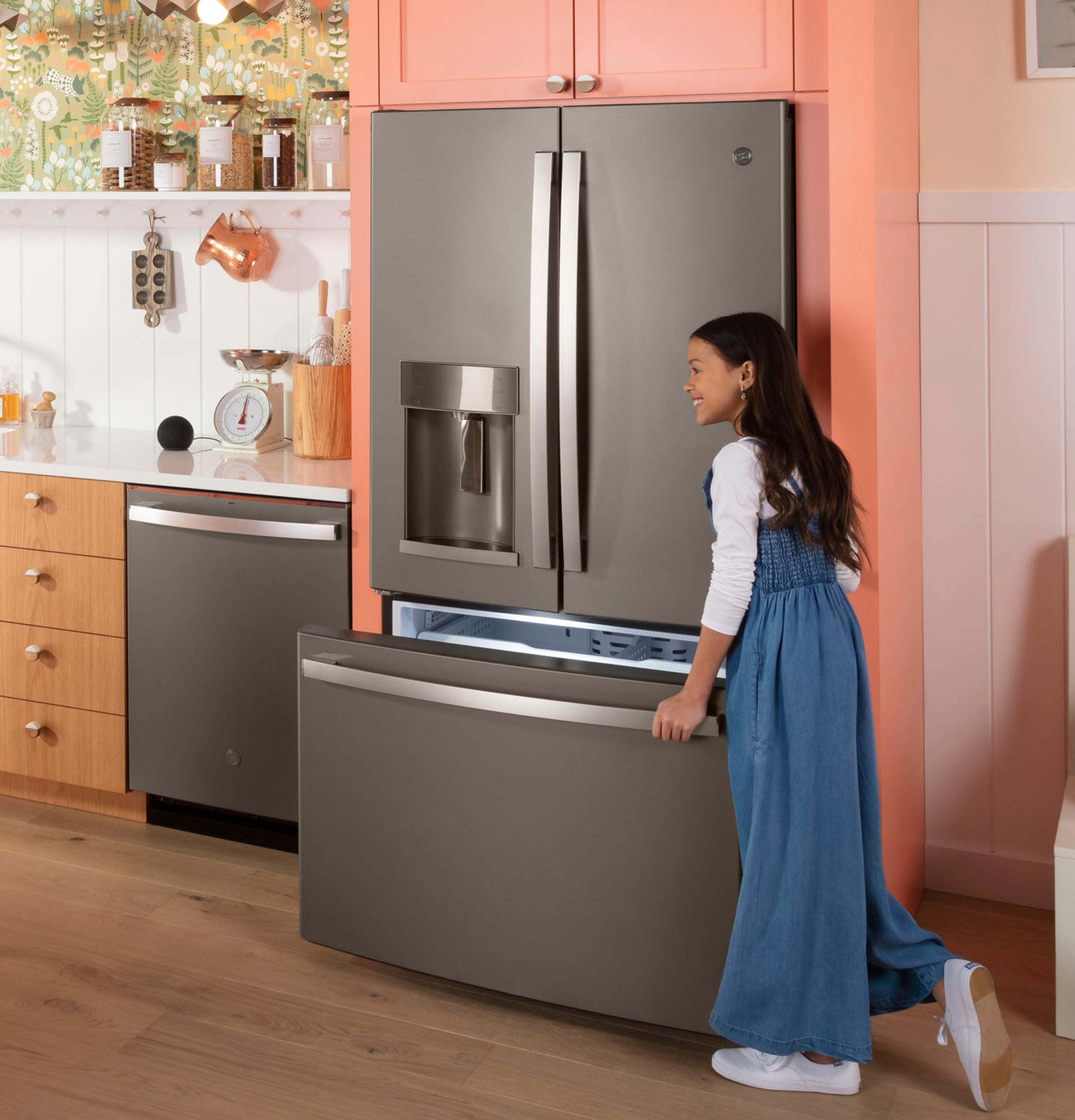 GE GFE28GMKES 36 Inch French Door Refrigerator Slate | Plesser's
