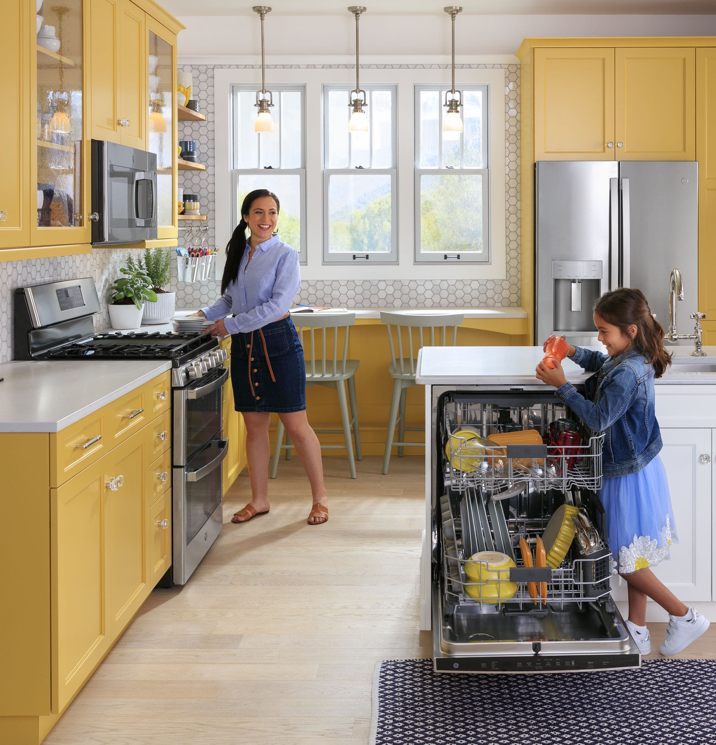 GE GFE28GYNFS Fingerprint Resistant Stainless Steel