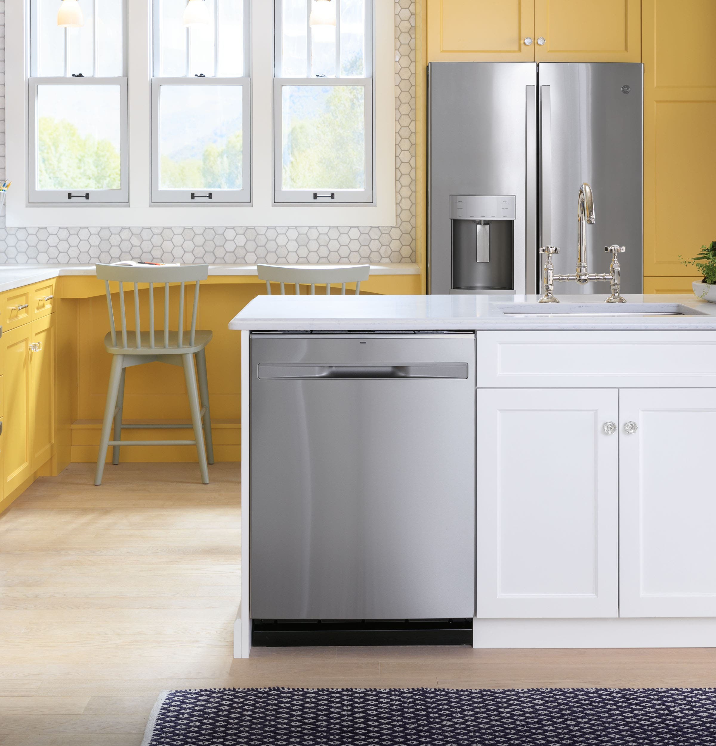 GE GFE28GYNFS Fingerprint Resistant Stainless Steel