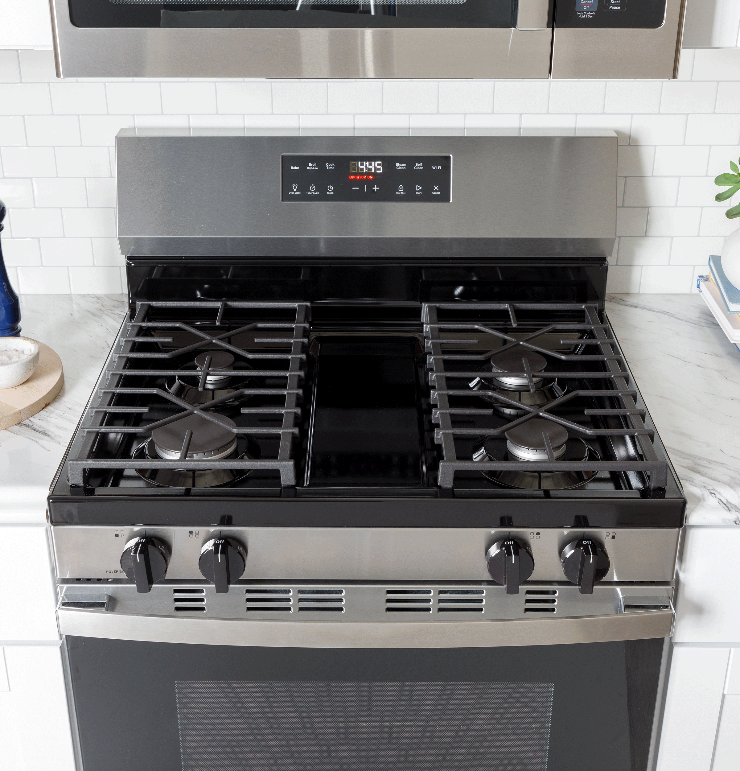 GE GGF400PVBB 30 Inch Freestanding Gas Smart Range Black