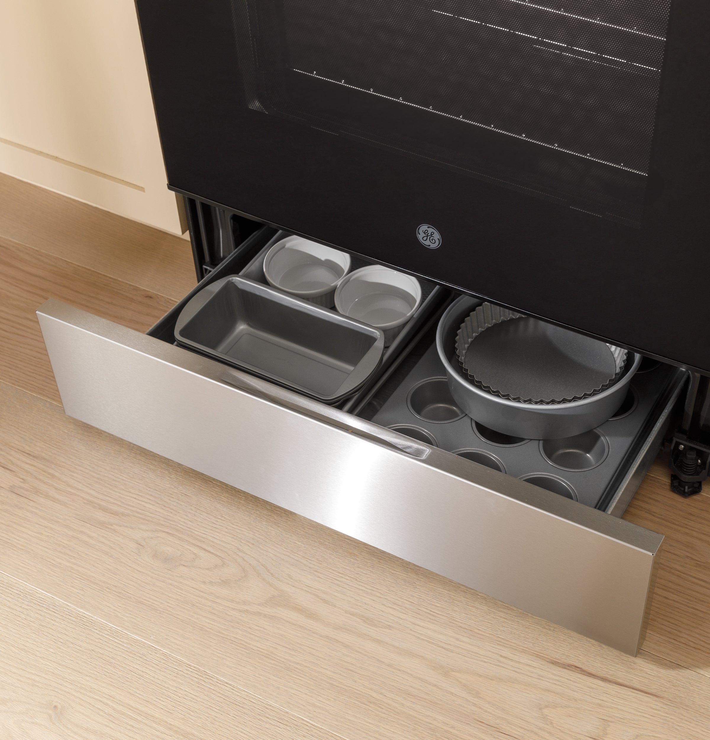 GE GGF600AVSS 5.3 Cu. Ft. Freestanding Gas Convection Range