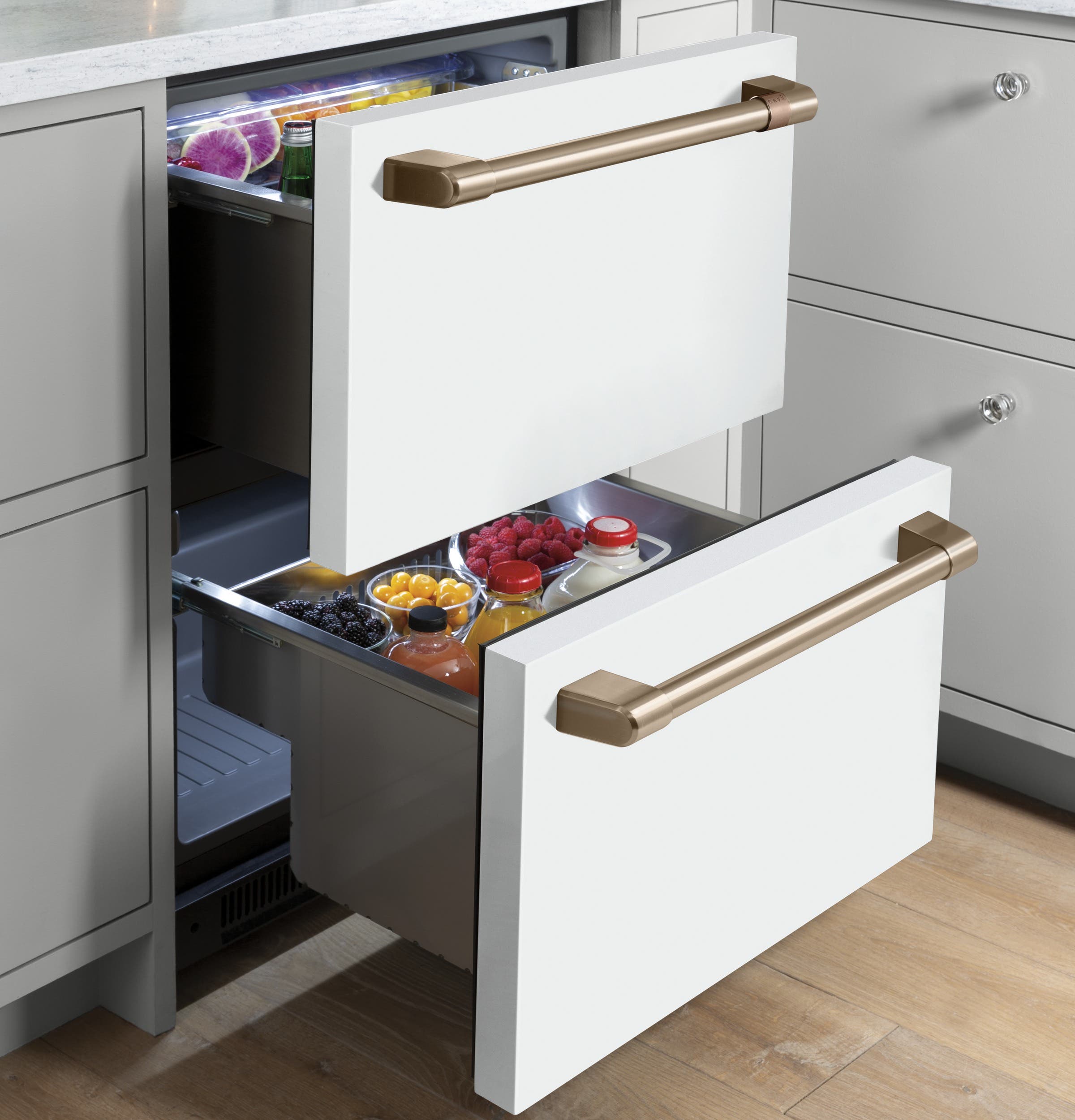 Cafe CDE06RP4NW2 Matte White/Brushed Bronze Handles