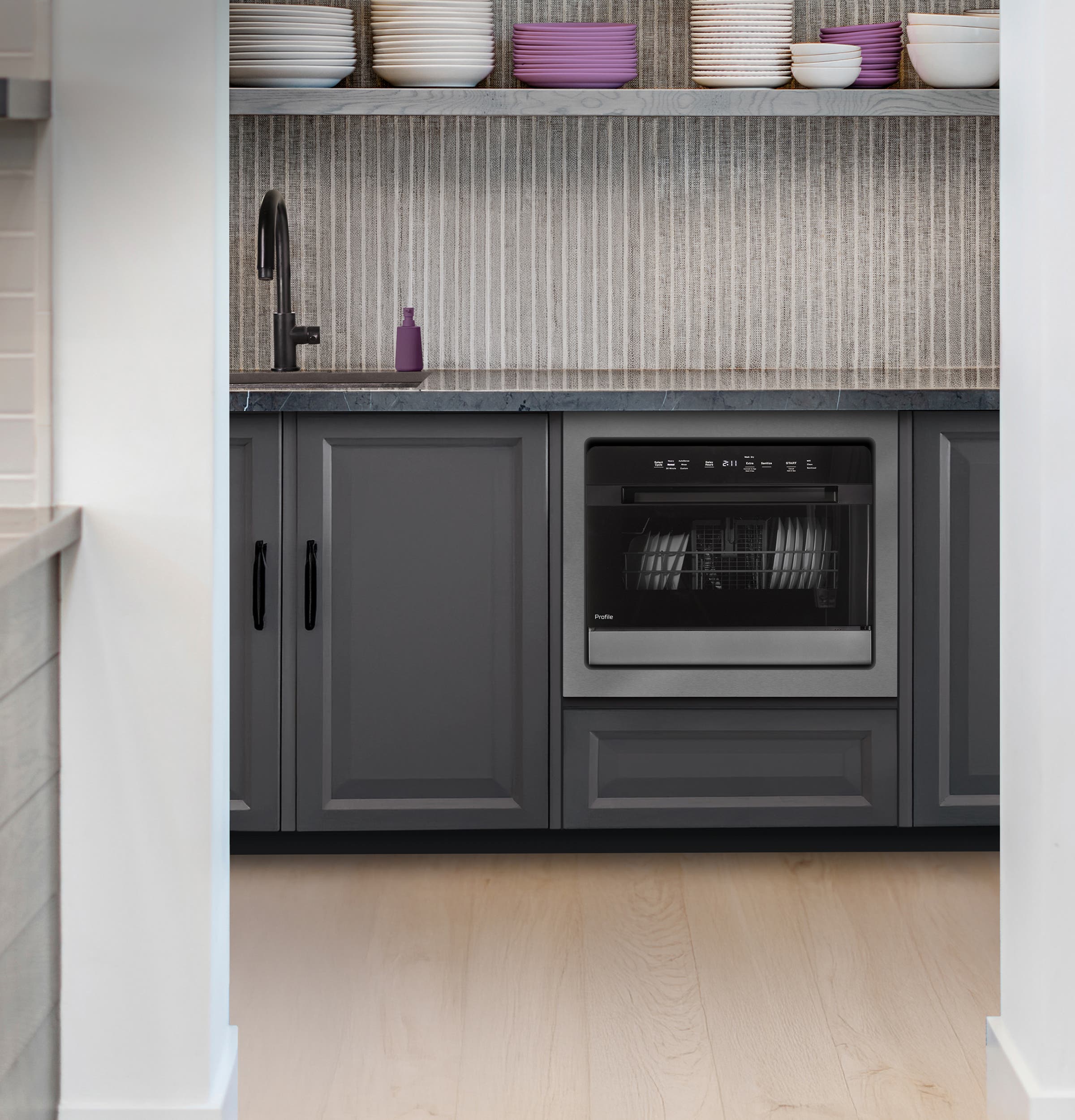 GE PZF560HGWBB Black