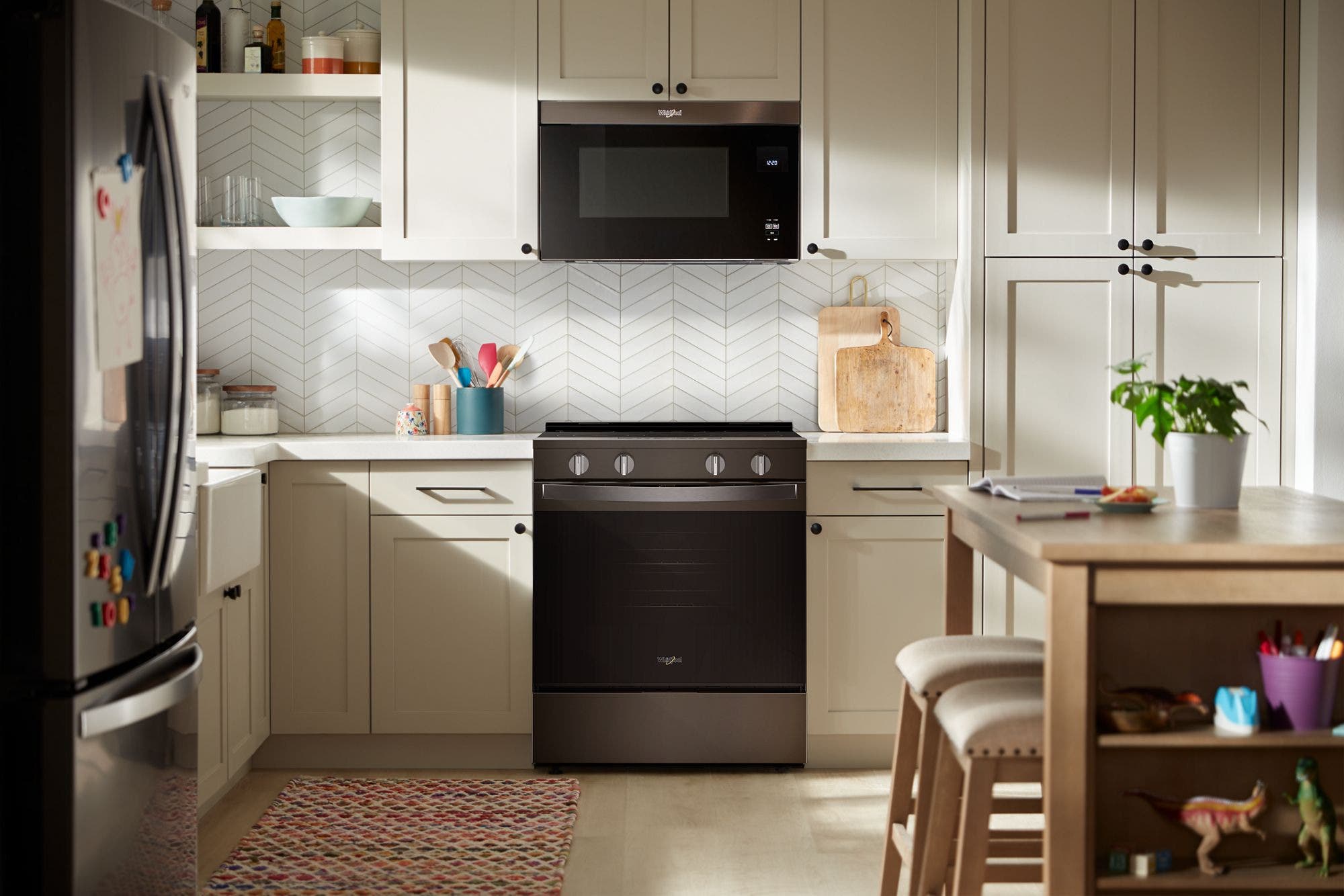 Whirlpool WSES4530TV Fingerprint Resistant Stainless Steel