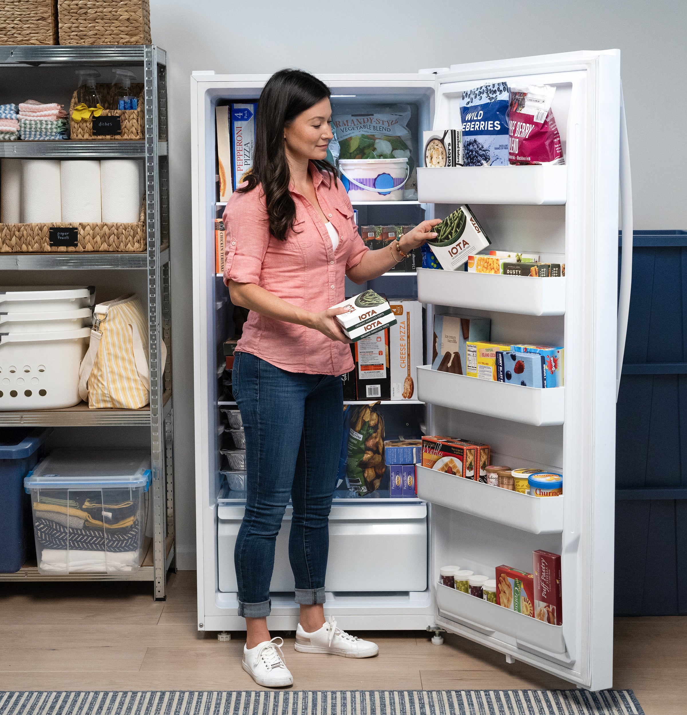 GE FUF22SZRWW 22 Cu. Ft. Upright Convertible Freezer: White