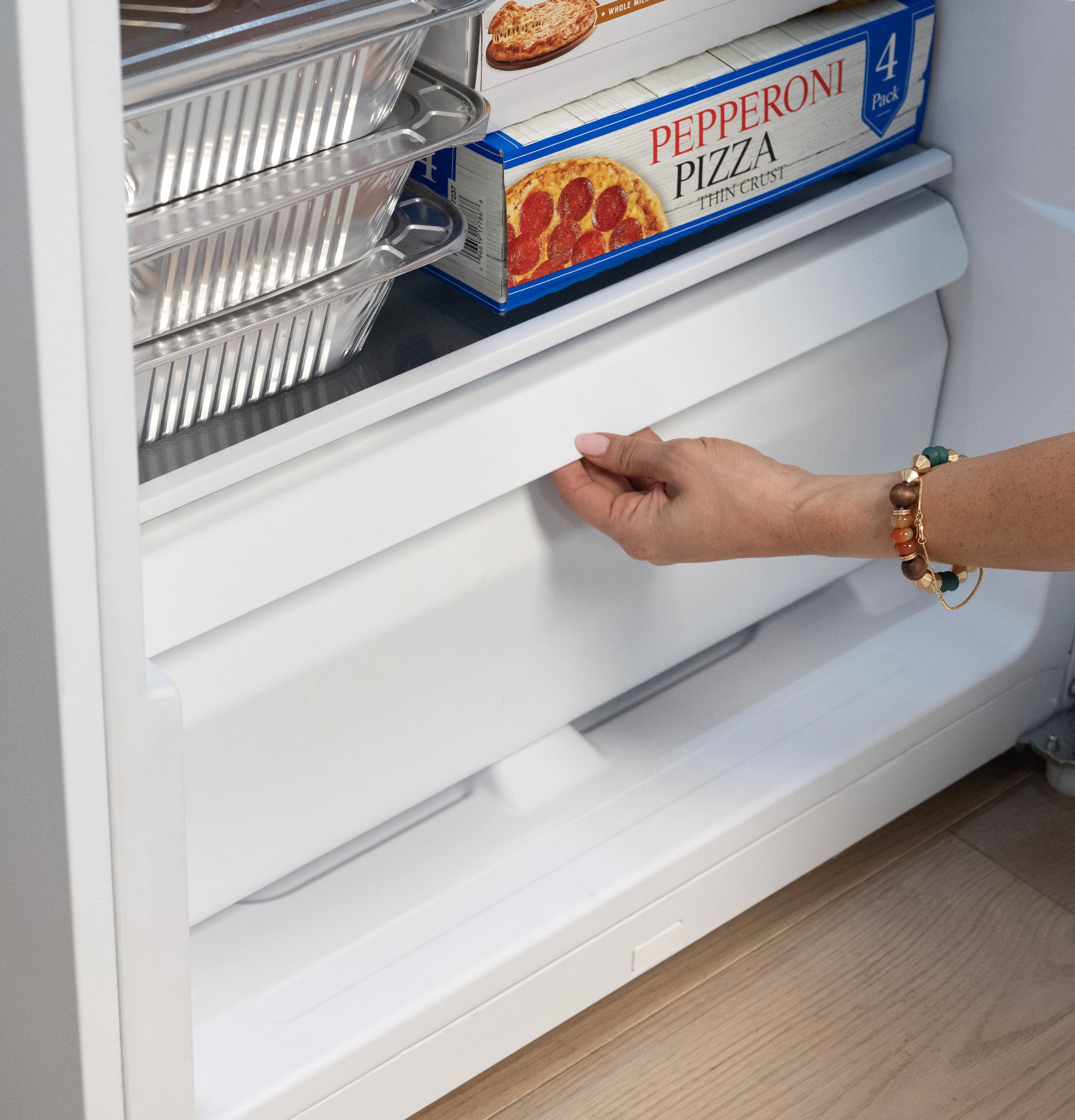 FüüRページです。 GE FUF14SZRWW 14 Cu. Ft. Upright Convertible Freezer: White